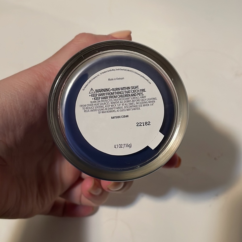 New Yankee Candle Bayside Cedar 4.1oz - Picture 4 of 4